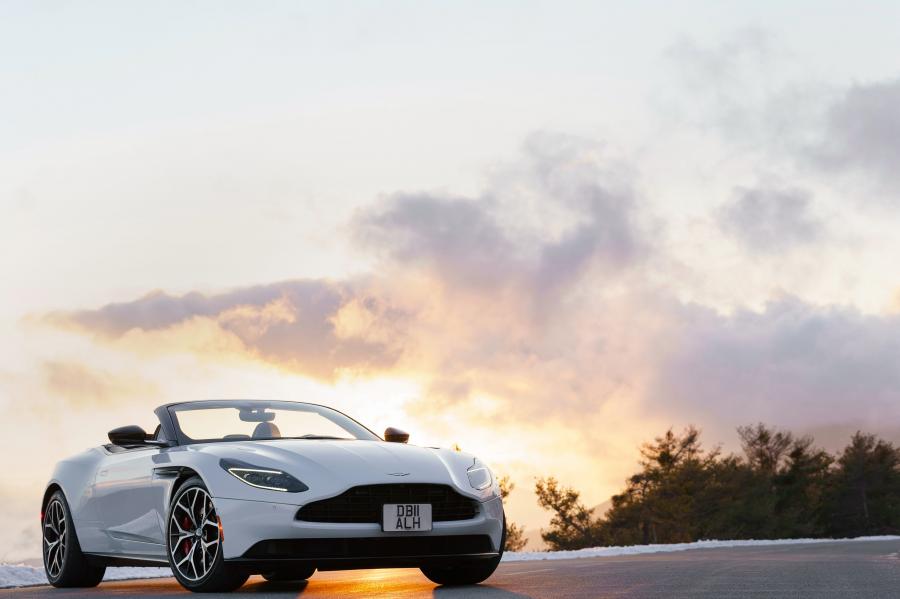  Aston Martin DB11 V8 Volante 2018 года  (NA) (фото 25 из 40)